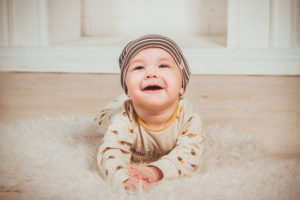 赤ちゃん笑顔の写真